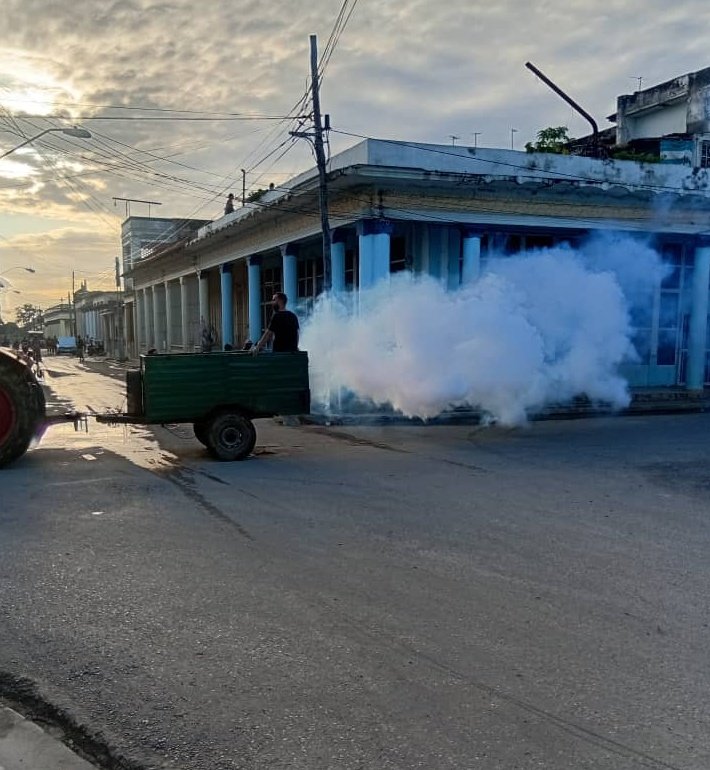 Buenos días #Cuba y mi #Mayabeque feliz miércoles, una intensa jornada contra los mosquitos para continuar preservando la salud de nuestra población y las conquistas de la Revolución así como denunciando el #BloqueoGenocida que nos impone el gobierno de los EUA. #CubaPorLaVida