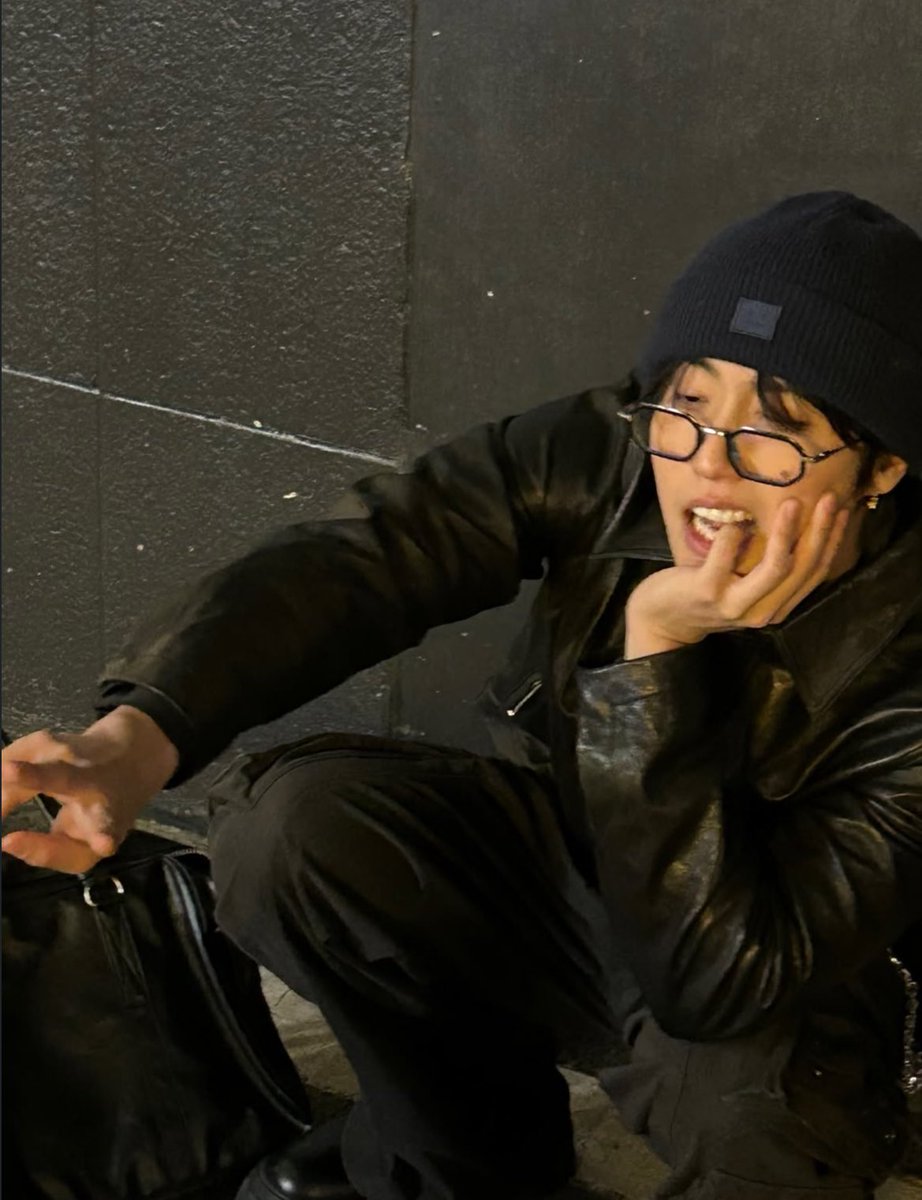 ApolloxProject's tweet image. MILO🪽—

Sometimes you just need a walk with someone who knows you best to put life into perspective—

Pfft, who am I KIDDING. He was only there to keep me from causing TROUBLE.
(@BUNN13B000)