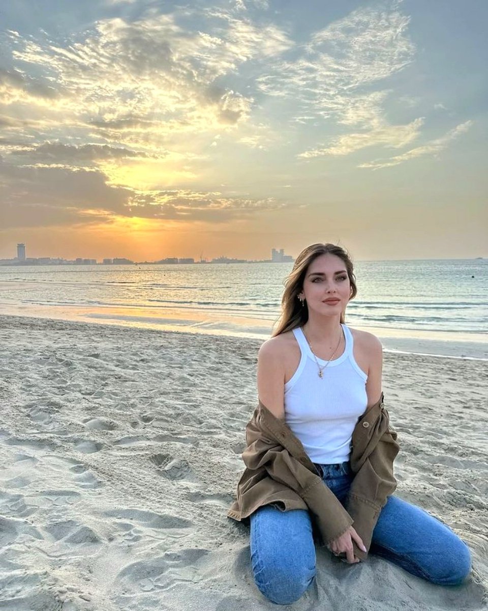 ..

Kasımın son mısralarındayız,
Günlerden ne bilmiyorum. 
Ama bugün de,
Seviyorum Seni...
                      - Cemal Süreya ♡
🧩🔮🪄
#GünAkşamda 🌙