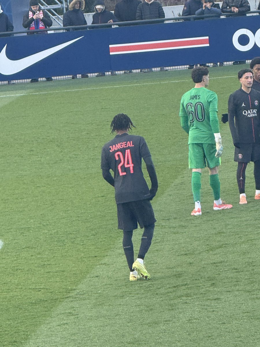 MacSpace__'s tweet image. Les titis qui honorent le nouveau maillot fourth de la collection Jordan x PSG 😍

Un banger ! #PSGTOT | #UYL