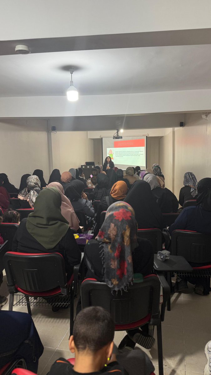 Siverek Kaymakamlığımızın himayesinde Sosyal Yardımlaşma ve Dayanışma Vakfı Müdürlüğü ile koordineli olarak Aile Destek Eğitim Merkezilerimizde (1 ve 2) seminer verilmiştir. <a href="/siverekkaymakam/">SİVEREK KAYMAKAMLIĞI</a> <a href="/salihsakmia/">Salih Sak</a> <a href="/n_kapanoglu/">n_kapanoglu</a> <a href="/hasansildak/">Hasan ŞILDAK</a> <a href="/UrfaValiligi/">T.C. ŞANLIURFA VALİLİĞİ</a>