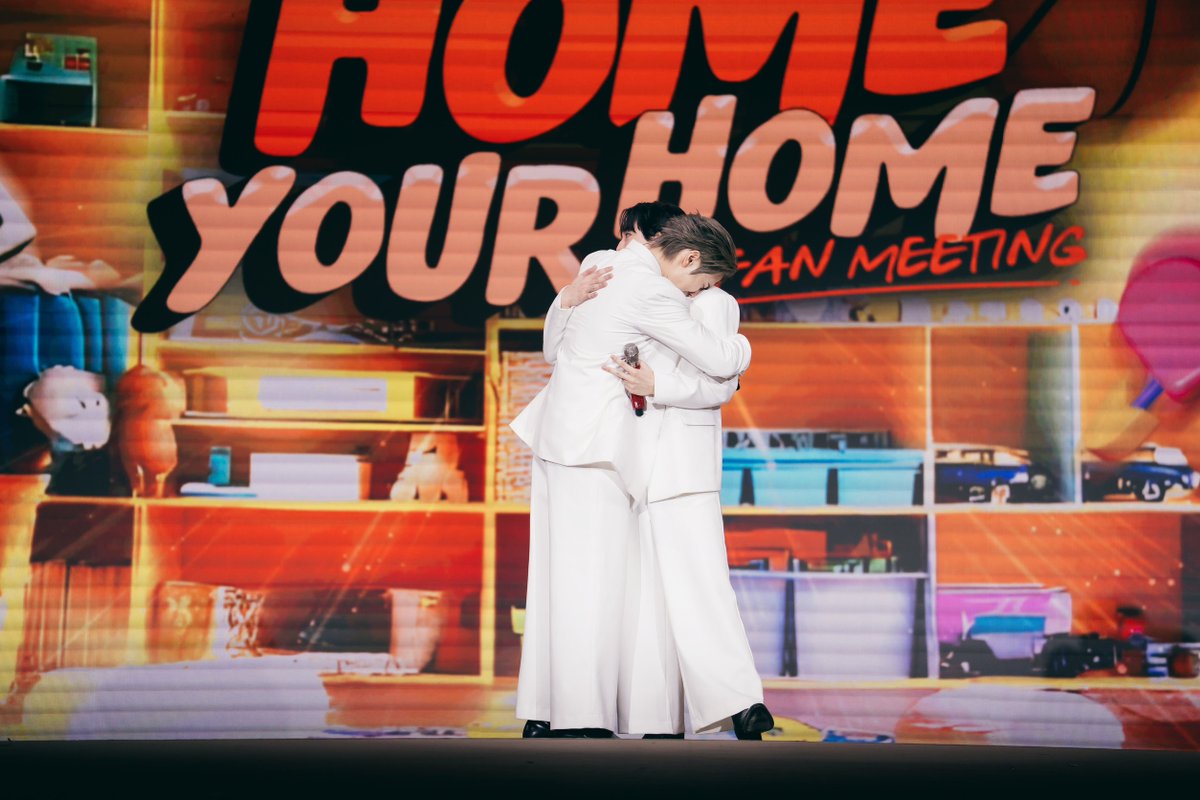 SuperstarnewsTH's tweet image. เริ่ดเลยล่ะ! “แม็กกี้–บาส” เปิดบ้านจัดแฟนมีต เสิร์ฟฉ่ำทั้งฮอลล์อบอุ่นทั้งใจ
ในงาน MaxkyBas ‘My Home Your Home’ 1st Fan Meeting
Mchoice และ Studio Wabi Sabi เปิดประตูบ้านเป็นครั้งแรกที่ประเทศไทย ต้อนรับชาวด้อม 6CODE (ซิกซ์โค้ด : ชื่อแฟนคลับ) สู่บ้านหลังใหญ่ที่แสนอบอุ่นของสองหนุ่ม…