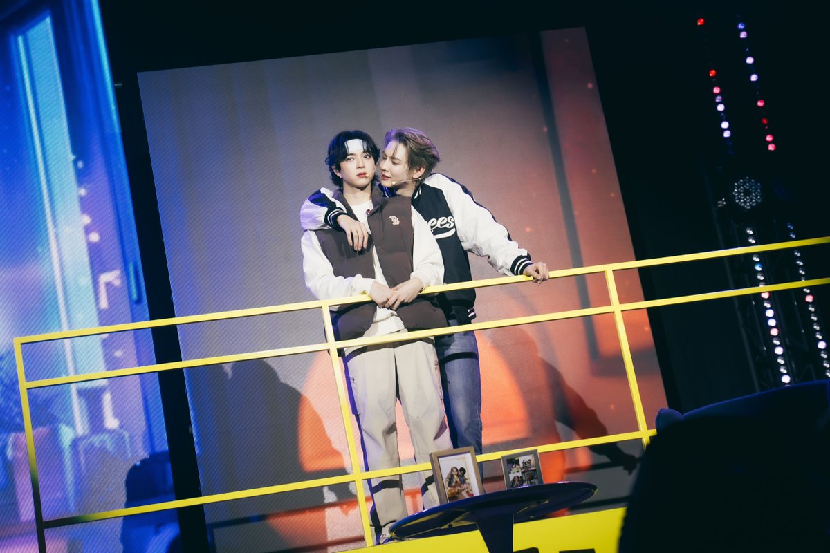 SuperstarnewsTH's tweet image. เริ่ดเลยล่ะ! “แม็กกี้–บาส” เปิดบ้านจัดแฟนมีต เสิร์ฟฉ่ำทั้งฮอลล์อบอุ่นทั้งใจ
ในงาน MaxkyBas ‘My Home Your Home’ 1st Fan Meeting
Mchoice และ Studio Wabi Sabi เปิดประตูบ้านเป็นครั้งแรกที่ประเทศไทย ต้อนรับชาวด้อม 6CODE (ซิกซ์โค้ด : ชื่อแฟนคลับ) สู่บ้านหลังใหญ่ที่แสนอบอุ่นของสองหนุ่ม…