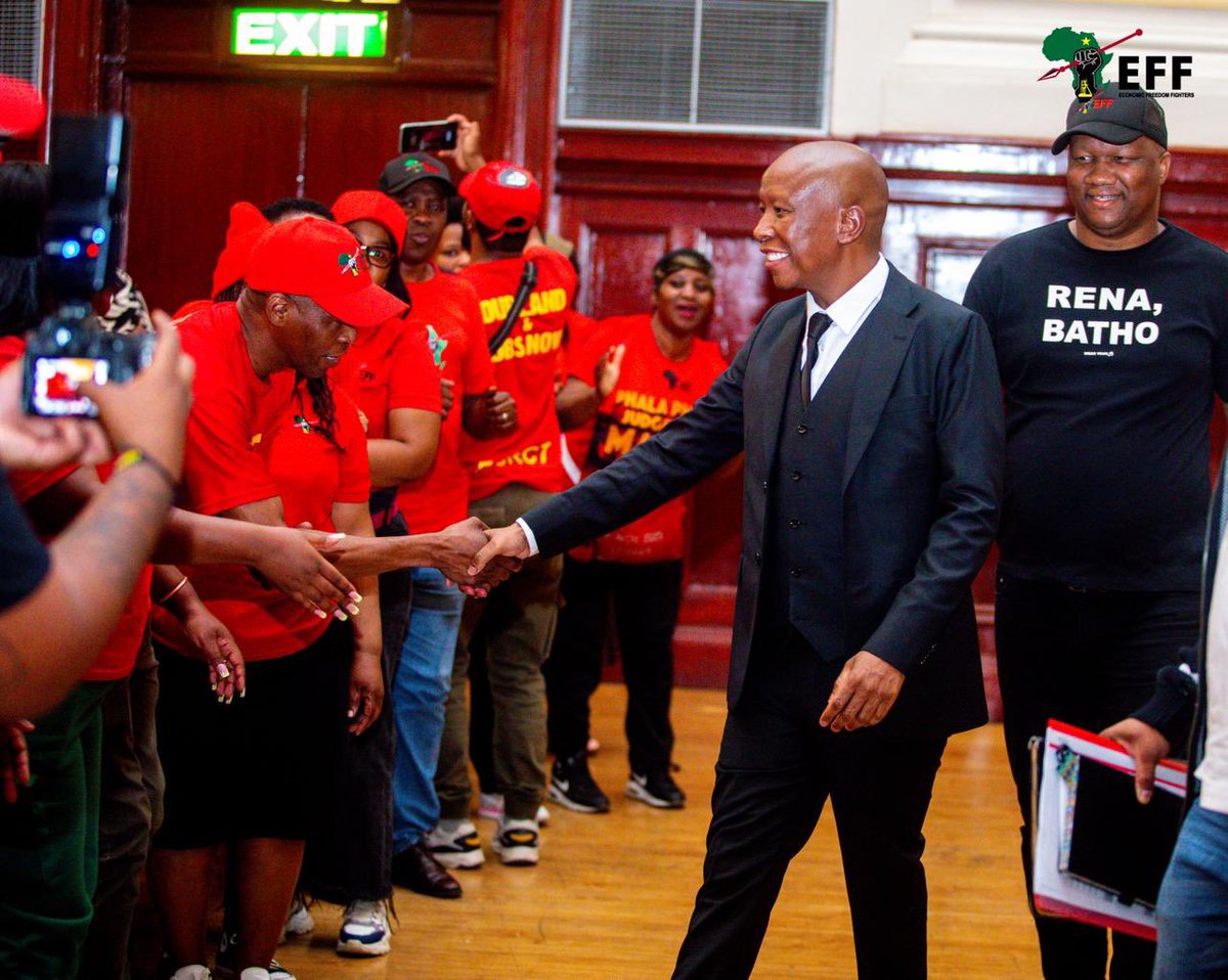 EFFSouthAfrica's tweet image. ♦️In Pictures♦️

The President @Julius_S_Malema greeting fighters after the Phala Phala March Reporting Meeting.

 We are ready for the 28th of November 2025, Constitutional Court is where we going!

#ReleasePhalaPhalaJudgement