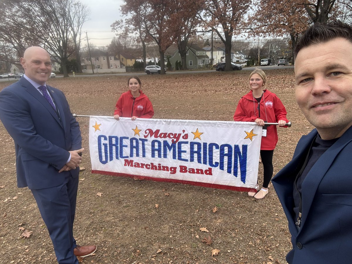 CCSDFPA's tweet image. Superintendent Baiocco &amp;amp; District Fine Arts Coordinator Vanderstouw were invited to the Macy’s Great American Marching Band rehearsal in Teaneck,NJ! All the best from Clarkstown to these amazing students and their instructors! Happy Thanksgiving! @ccsdschools  @Macys  @mpbaiocco