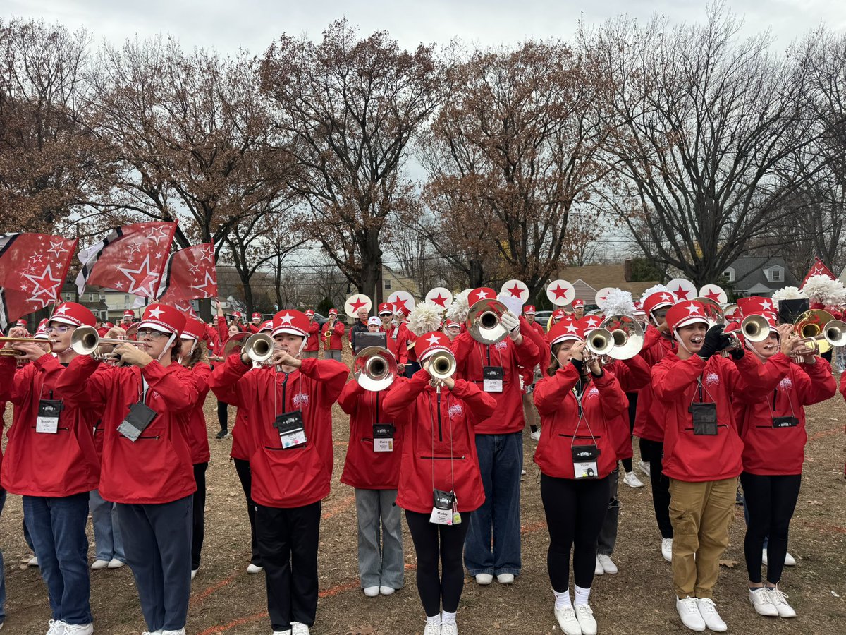 CCSDFPA's tweet image. Superintendent Baiocco &amp;amp; District Fine Arts Coordinator Vanderstouw were invited to the Macy’s Great American Marching Band rehearsal in Teaneck,NJ! All the best from Clarkstown to these amazing students and their instructors! Happy Thanksgiving! @ccsdschools  @Macys  @mpbaiocco