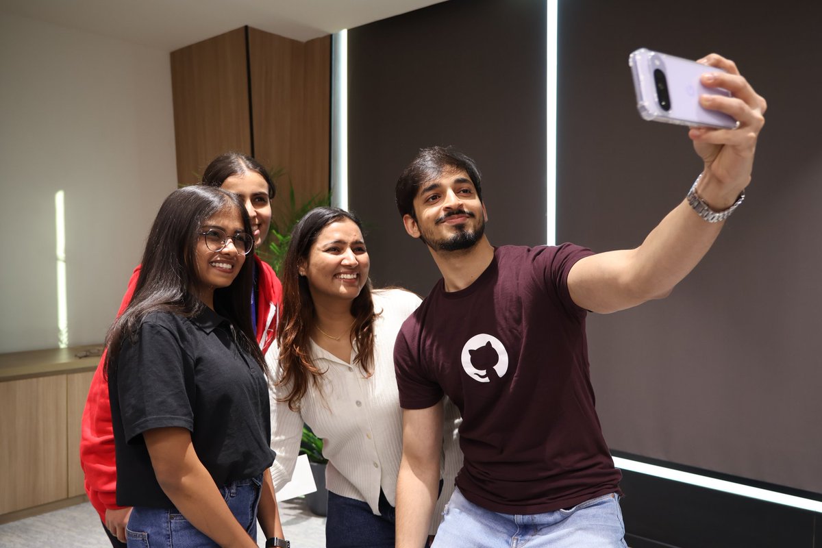 Priyanshi_fig's tweet image. Some of my favourite clicks from @hackthisfall build station💖

Thank you @orblinn for the best candids 🥹