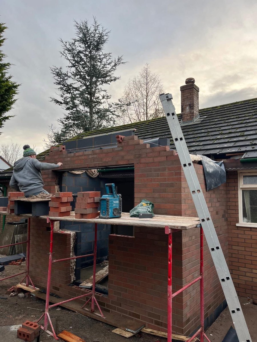 HintonPayneProp's tweet image. Porch almost there…..  Just need the weather to be kind for a week to get the remaining front extension built
#HintonPayne
#extensions
#oswestry
#winterwonderland
#oswestrybusiness

HintonPayne.com.