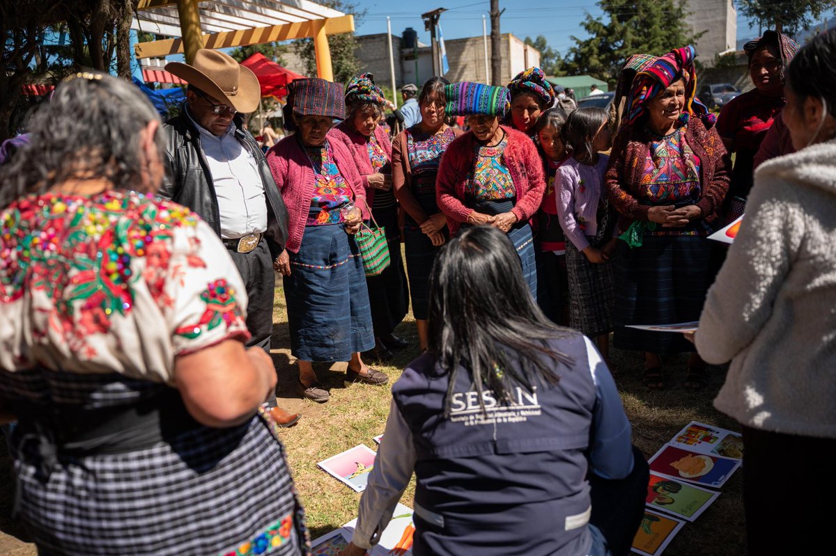 MINTRABAJOGuate's tweet image. ✔️ Charla sobre el uso adecuado del aporte económico, enfocada en la compra de alimentación saludable, impartida por la Secretaría de Seguridad Alimentaria y Nutricional-SESAN, en el marco de la iniciativa #ManoaMano

#AlPuebloDignoSeLeResponde #PAM
 #AdultoMayor #Quetzaltenango