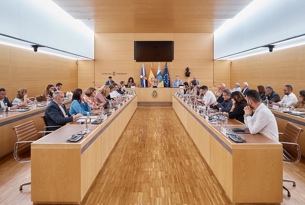 Politican2023's tweet image. Tenerife aprueba inicialmente sus cuentas 2026, que crecen hasta los 1.277 millones, con el rechazo de PSOE
#presupuestos #tenerife #cuentas #politica #politican @CabildoTenerife @rdavmam @Lope_afonso 

politican.es/nota/13111/ten…