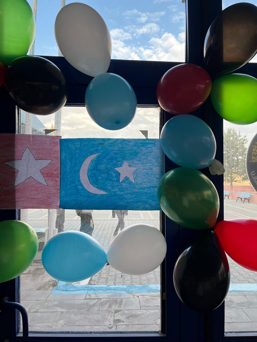 ✨ÇEDES kapsamında özgürlük değeri ile ilgili pano çalışması yapıldı. “Özgürlük Balonları” etkinliğiyle okulumuzun girişi Filistin ve Doğu Türkistan bayrağı renklerinden oluşan balonlar ve bayraklarla süslendi. 
<a href="/Erzurum_Mem/">Erzurum İl Millî Eğitim Müdürlüğü</a>
<a href="/ekicis20/">Süleyman EKİCİ</a> 
<a href="/AskaleKaymkmlg/">Aşkale Kaymakamlığı</a> <a href="/askalemem25/">Aşkale İlçe Millî Eğitim Müdürlüğü</a> 
<a href="/K_Karali25/">Kahraman KARALI</a>