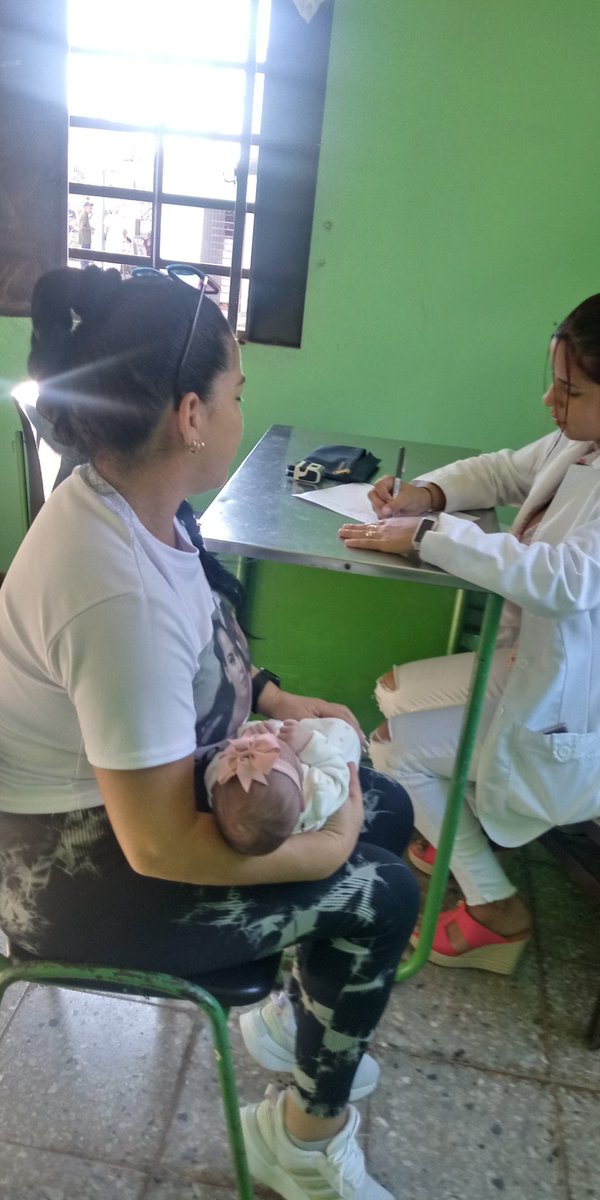 ClaraH65111974's tweet image. En el día de ayer 25 de Nov.se realiza pesquisas en la circunscripción 9 del consejo popular Reparto Nuevo.. Así como se valora con los médicos de la familia las acciones de fumigación.