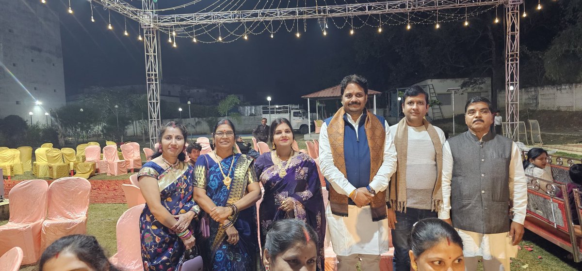 vaibhavpawarmp's tweet image. आज बरघाट नगर में श्री धनराज बिसेन जी क़े सुपुत्र श्री मनीष बिसेन के आशीर्वाद समारोह में सम्मिलित होकर नवविवाहित जोड़े व बिसेन परिवार को शुभकामनायें प्रेषित कीं।

प्रभु श्रीराम से आपके सौहार्दपूर्ण व मंगलमय दाम्पत्य जीवन की प्रार्थना है।