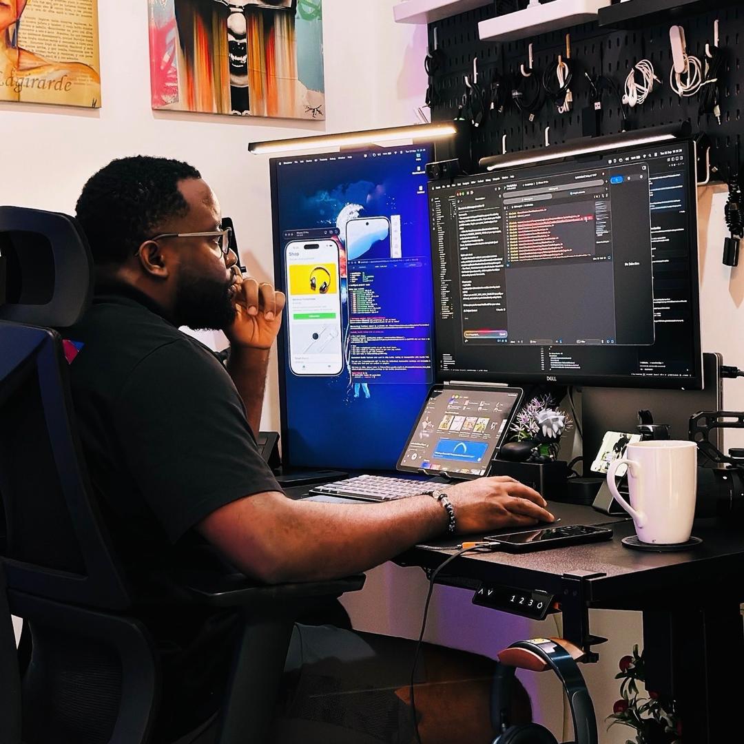 cletuskingdom's tweet image. Using Next.js for both frontend &amp;amp; backend feels like having a superpower. ⚡
One framework, full-stack magic, and zero context-switching.

The future of web dev is smooth, fast, and delightful. 🚀 #NextJS #FullStack #WebDev