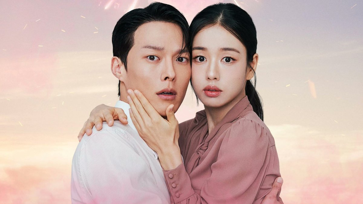 dramafansubsbr's tweet image. #DynamiteKissEp5 DISPONIVEL NO DRAMA FANSUBS E NO SEU DORAMA ( t.me/+mg5Hs0iYsl4yZ… )  

Uma paixão intensa em Jeju termina de forma abrupta, até que o destino reúne um herdeiro e uma jovem quando ela entra para a empresa dele disfarçada de mãe de família.