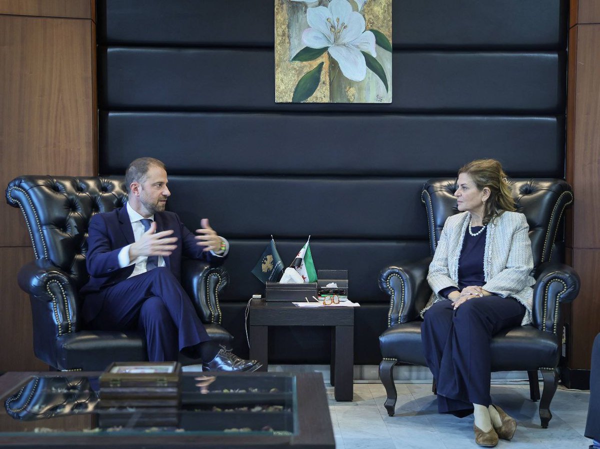 SyMOSAAL's tweet image. وزيرة الشؤون الاجتماعية تبحث مع البنك الدولي تعزيز برامج الحماية الاجتماعية  

استقبلت وزيرة الشؤون الاجتماعية والعمل السيدة &quot;هند قبوات&quot;، السيد &quot;أوغو جنتليني&quot; المسؤول عن برامج المساعدات الاجتماعية في البنك الدولي ، وذلك بحضور وزير المالية السيد &quot;محمد يسر برنية&quot;.