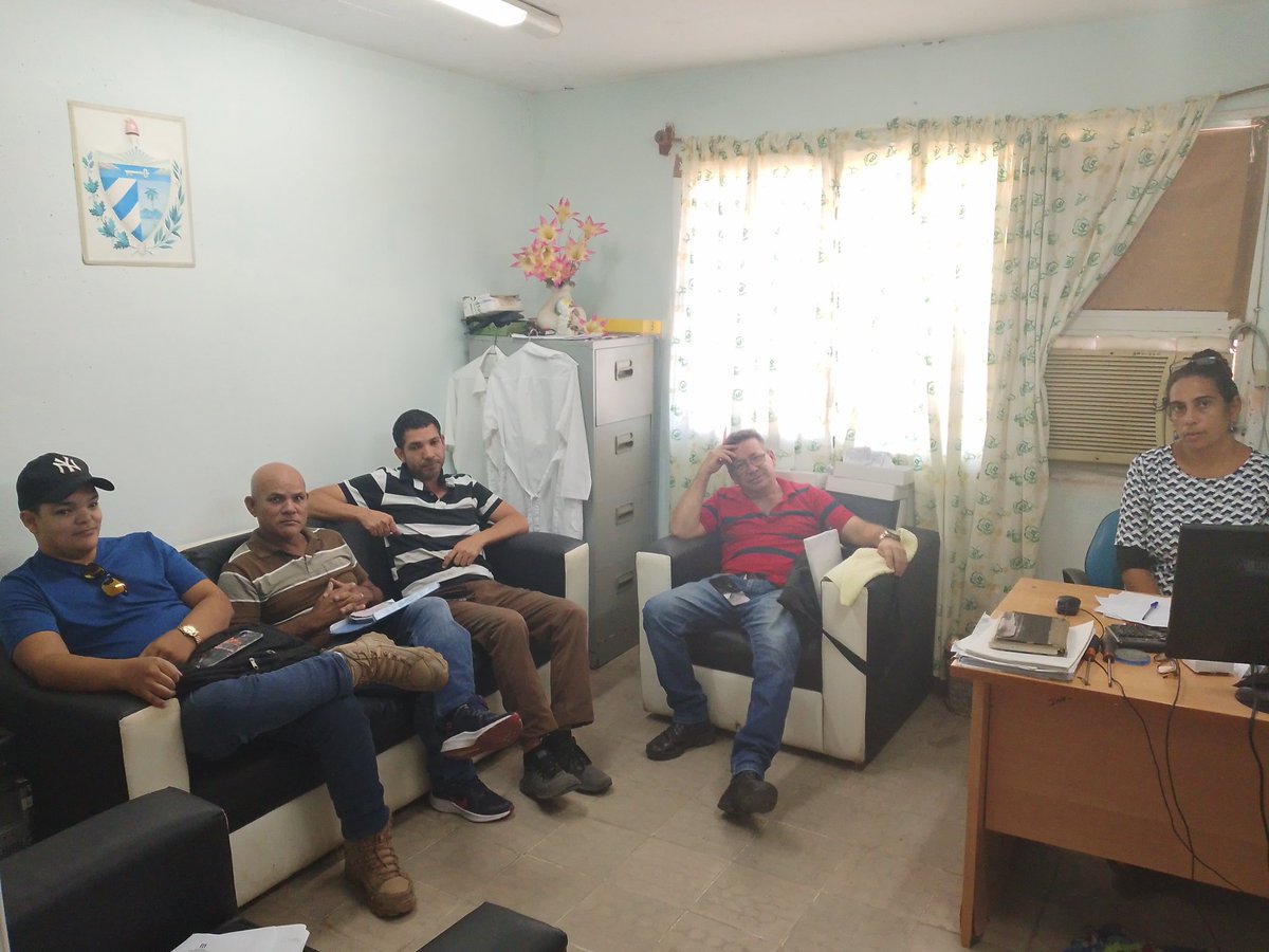 JprubioG's tweet image. El Núcleo del @PartidoPCC&quot; de  Óptica de la #IslaDeLaJuventud Analizo El #ProgramaDeGobierno que es la hoja de ruta, en los momentos actuales, para enfrentar un escenario de economía de guerra, corregir aquellas distorsiones presentes, reimpulsar la economía .#SentirPinero