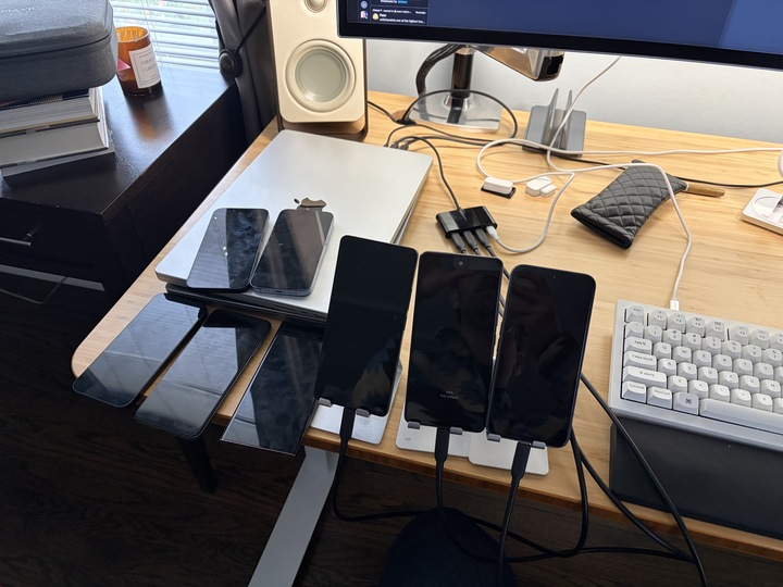 peterpme's tweet image. Android setup for @Backpack 

Each of these phones have had a specific issue that I couldn&apos;t reproduce on any other device. It could be general lag, a broken keyboard, inconsistent haptics or font rendering. You name it.

The 3 phones connected are my daily drivers.

I replaced…