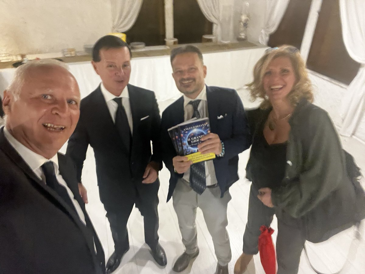 DanieleImprota's tweet photo. @AngeloDeianaTW:
Il viaggio nel Grande Gioco ci ha insegnato che siamo già dentro che lo vogliamo o no.
Serve #consapevolezza per capirne le #regole e scegliere come #giocare. #IlGrandeGioco #consapevolezza #network #decisioni. @TgrRai @Tg1Rai @tg2rai @Tg3web @Tg3Mondo @SkyTG24 https://t.co/wF7bKjcNAQ