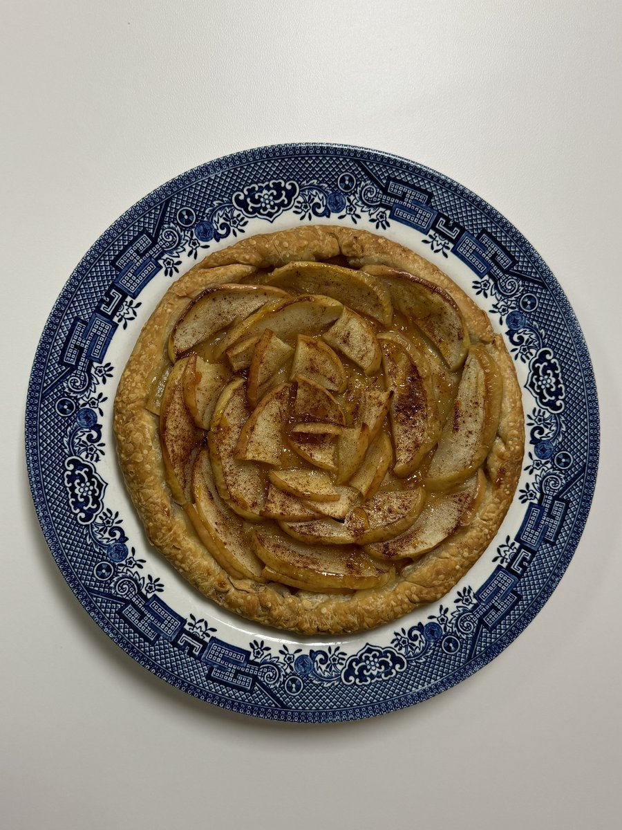 tinytorchic's tweet image. tarte aux pommes time !