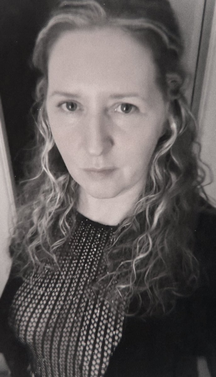 EmmaLachevre8's tweet image. ‘You tell me you love me, but I know the signs of a cold hearted player you won’t look in my eyes &amp;amp; I don’t know, know if you’ll ever be mine, I don’t know, know if I’m just wasting my time….’ 

My lyrics 🎵