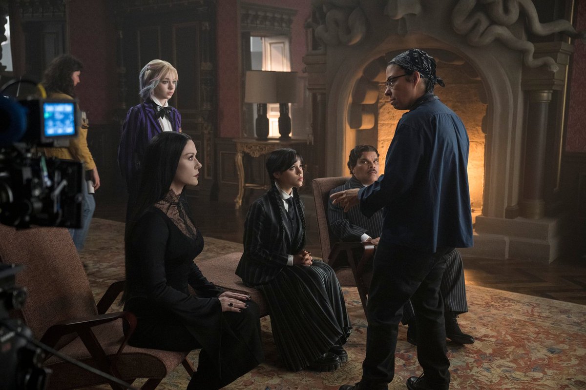 "Não tenho palavras para descrever o quão incríveis são Jenna e Emma, ​​porque elas são pessoas adoráveis ​​e atrizes incríveis."

Diretora Angela Robinson sobre Emma Myers e Jenna Ortega.