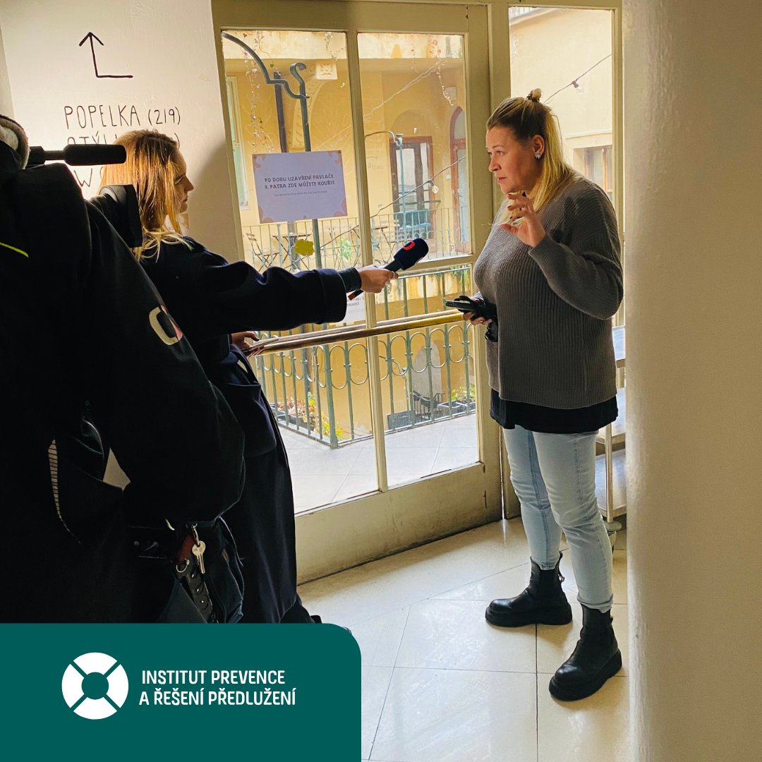 Náš projekt Jak učit o dluzích zaujal i média. 🎥

Včera jste mohli v Událostech <a href="/CzechTV/">Česká televize</a> slyšet, proč je důležité vzdělávat už mladé žáky o nástrahách, které je v reálném životě mohou potkat. 📲
„Když se ve třídách bavíme o dluzích z gamblingu, vždy vidíte, jak se nejmíň 2-3