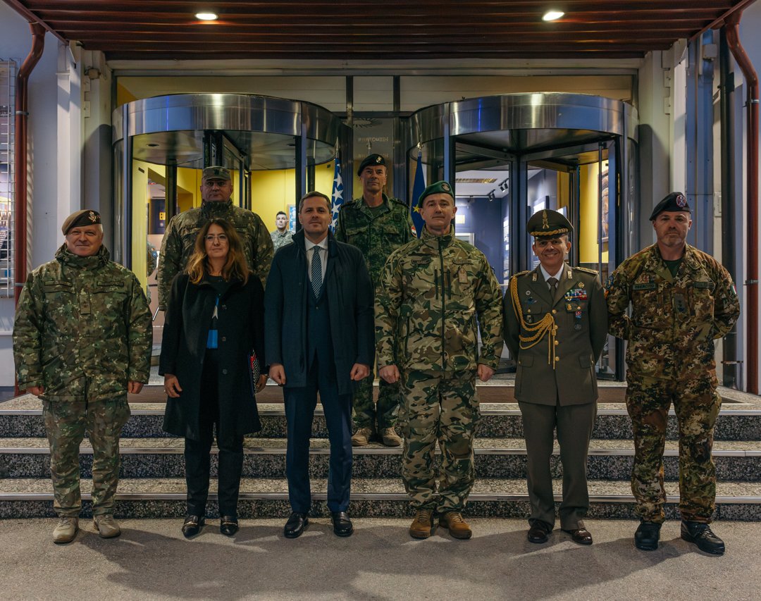 euforbih's tweet photo. Today at Camp Butmir, COM EUFOR Major General Florin Barbu received Hon. @matteoperegodic, Undersecretary of State for Defence of Italy, and HE @sarahcastellani, Ambassador of Italy to BiH.
ℹ️https://t.co/9VqvXdRLSD
#StrongerTogether #EUFORBiH #TogetherForBiH #EUFOR #BiH https://t.co/FDXyflOPhi