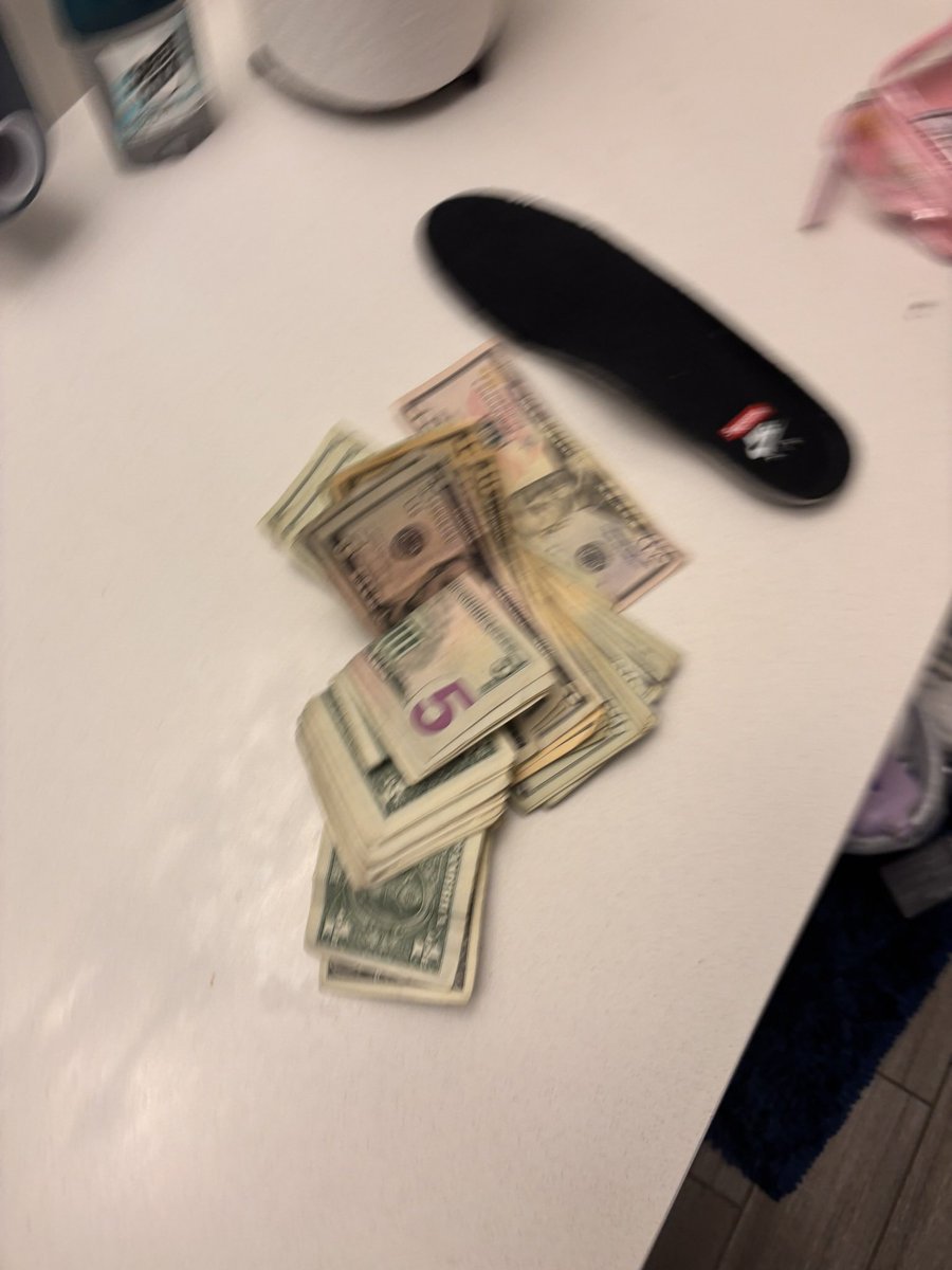 AFNF95's tweet image. I go get it I never ask ion condone in Robbin but if you slime suggest you wear a mask ♻️♻️