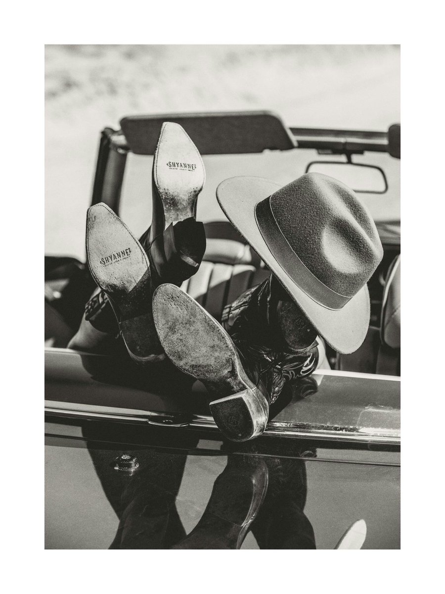 MonicaMSinger's tweet photo. https://t.co/VDXm5CBGbg
Ooh, one step to the right
We headin' to the dive bar we always thought was nice
Ooh, run me to the left
Then spin me in the middle, boy, I can't read your mind

This ain't Texas (woo), ain't no hold 'em (hey)
So lay your cards down, down, down, down
So... https://t.co/CzL9Fyb5dz
