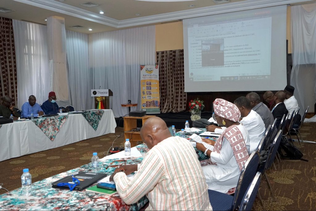 | MIC | 26.11.2025 | Réunion des experts du C4+ 

𝐄𝐧 𝐫𝐨𝐮𝐭𝐞 𝐯𝐞𝐫𝐬 𝐥𝐚 𝐂𝐌𝟏𝟒 : 𝐋𝐞𝐬 𝐞𝐱𝐩𝐞𝐫𝐭𝐬 𝐝𝐮 𝐂𝟒 𝐭𝐫𝐚𝐜𝐞𝐧𝐭 𝐥𝐚 𝐥𝐢𝐠𝐧𝐞 à 𝐁𝐚𝐦𝐚𝐤𝐨 🇲🇱

En prélude à la grande plénière de la 9e réunion ministérielle de coordination des pays co-auteurs de