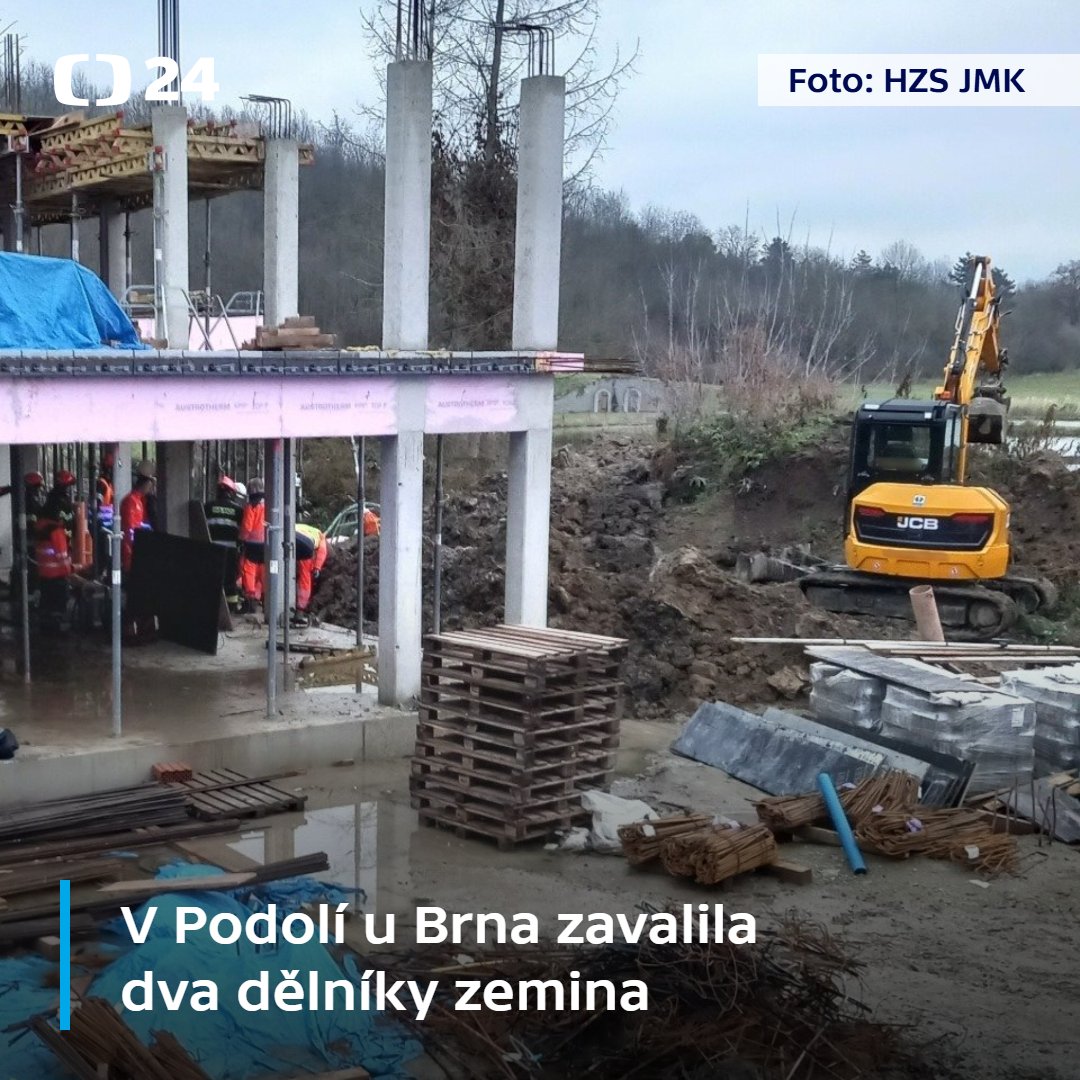Dva muže dnes odpoledne zasypala zemina na stavbě v Podolí u Brna. Záchranáři je po vyproštění převezli do nemocnice s podezřením na těžká zranění. Na místě zasahovali i hasiči a policisté, kteří teď zjišťují okolnosti nehody. Případ šetří také inspektorát bezpečnosti práce.