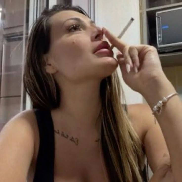 blutzzephyr's tweet image. a academia toda viu.