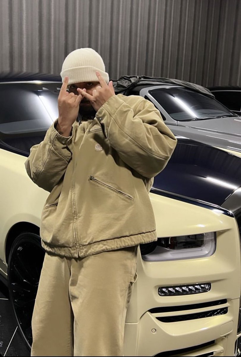 DrakeChart's tweet image. Drake’s ”6 God” has now surpassed 200 million streams on Spotify.

This marks Drake’s 167th credited song to achieve this milestone 🏆