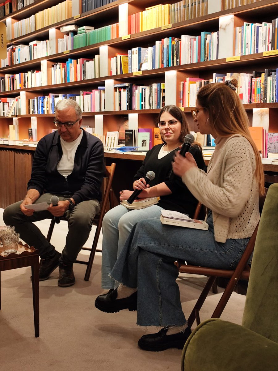 capdebrot's tweet image. «Barcelona», de Prudenci Bertrana, ara mateix, a la @Ll_Finestres, amb @PlaXavierpla5, @judit_p_prat i @IreneZervera! 🥳