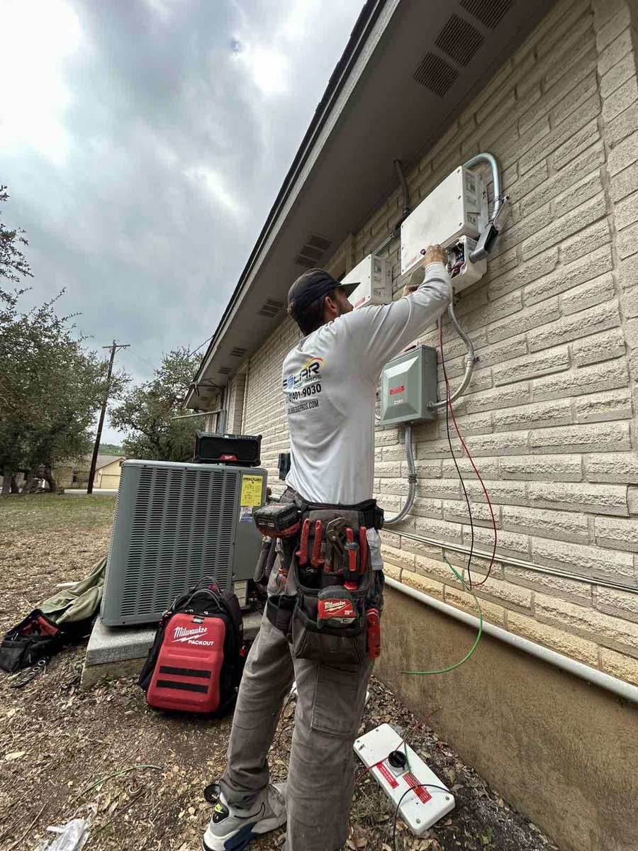 Our installers? Absolutely top-tier. ☀️💪

Precision work, clean installs, and customer service that goes above and beyond every single day.

Solar Edge Pros doesn’t just install panels — we install peace of mind.

#SolarEdgePros #SolarInstallers #TexasSolar  #CleanEnergyCrew