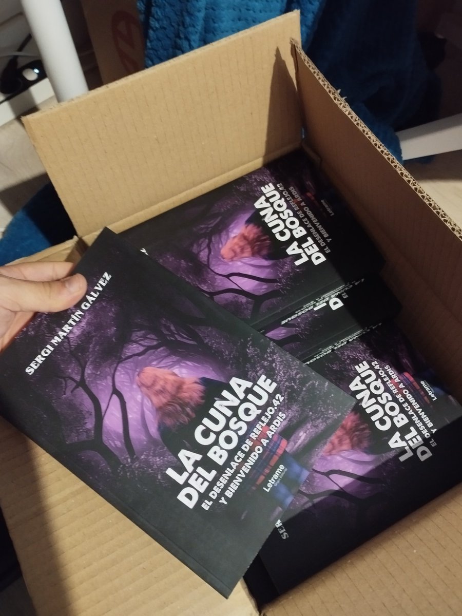 Libros, libros, libros...✨💜👀