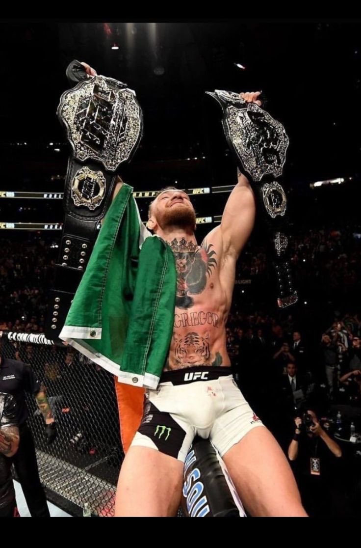 TheNotoriousMMA's tweet image. In the name of The Father 🙏
