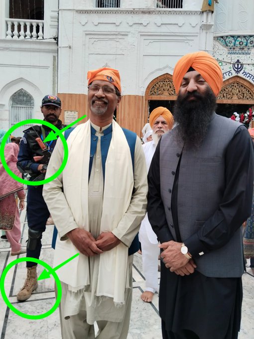 noconversion's tweet image. In Pakistan, Muslim Dont care about tradition in Sikh Gurudwara ... they wear shoes inside and do not cover their head ...Can you image this happening in India?? @SikhForTruth  @SikhFedUK  @unitedsikhs  @AllAboutSikhism  @Khalsa_Aid ..