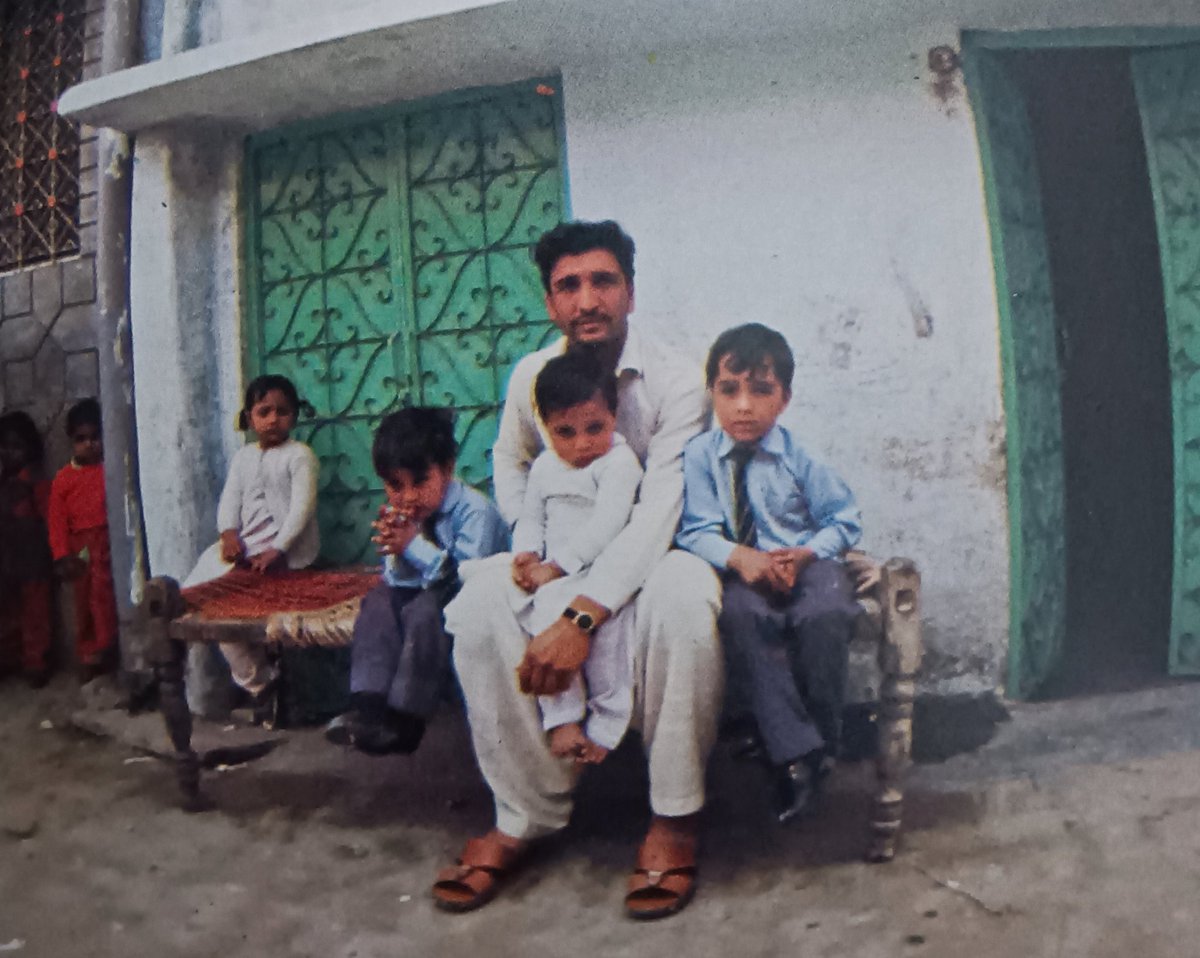 The late Abdul Qadir spending some quality time at home with his family before the 1983/84 home series against England. #CricketTwitter #Cricket