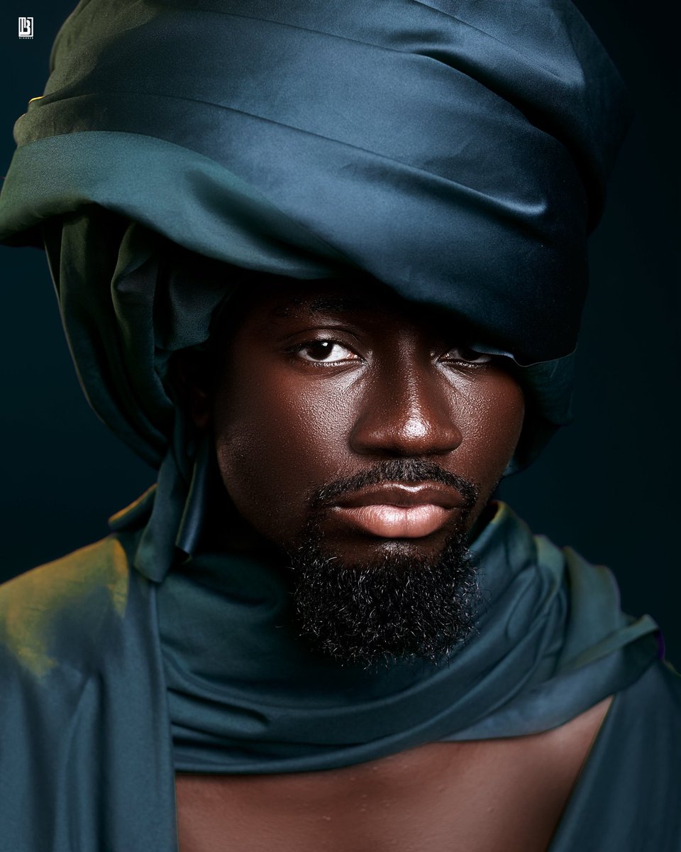 Obj_visuals_'s tweet image. “O B S I D I A N”
Carved in shadow and light 

Photographed by me 
.
.
#Blackisbeautiful #xmodels #models #lagos #Trending #TrendingNow #Nigeria