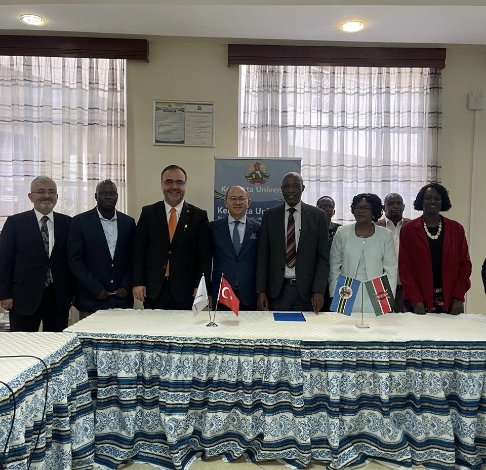 Çankırı Karatekin Üniversitesi Rektörü Prof. Dr. Sayın Mevlüt Karataş başkanlığındaki heyetimizle birlikte Kenyatta Üniversitesi’ndeki muhataplarını ziyaret ederek iki Üniversite arasında kapsamlı işbirliğinine yönelik Mutabakat Muhtırası imza törenine katıldık.