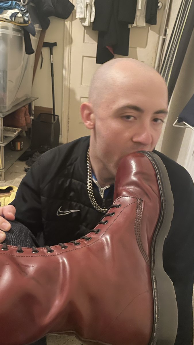 BootedH's tweet image. a freshly shaved Chav licking skinhead boots