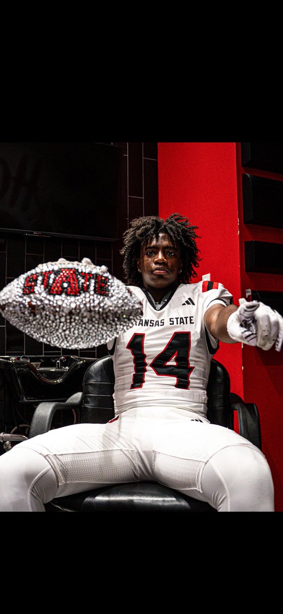 FredMcshan47592's tweet image. They’ll take an audience over talent nowadays..but Name and Brand should be HARD WORK!!Period #redwolves #nextlevel #watchinghimgrow