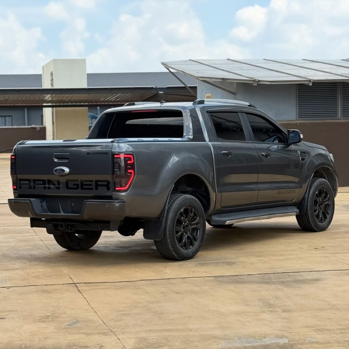 lanefastdeals's tweet photo. 2018 Fird RANGER WILDTRAK.
2000cc Bi-Turbo Diesel Engine.
10 speed automatic transmission.
All wheel drive.
Kes 6,450,000/=.
Call/WhatsApp
โ๏ธ0700744940
Atandi Muturi Iscariot MP Mbeere North #TheRutoChapter Malava Constituency #16DaysOfActivism https://t.co/QuKY5qLflW