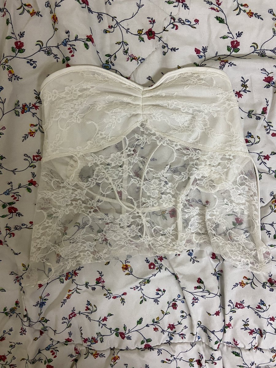 คล้องคอ 60
กระโปรง 60
เกาะอก 40 (มีตน.)

ค่าส่ง 40 (พท.ห่างไกล+15) 📦

#ส่งต่อเสื้อผ้า #โล๊ะตู้ #โล๊ะตู้เสื้อผ้า #ส่งต่อเสื้อผ้ามือ2 #ส่งต่อราคาถูก