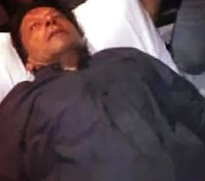 IamAmit0291's tweet image. 🚨 Shocking Rumors Around Imran Khan! 🚨
Reports are swirling that Imran Khan may have been killed in prison by the Pakistani military.
His family claims they haven’t been allowed to see him for over a month.

Where is Imran Khan really? The world is demanding answers! 🔥…