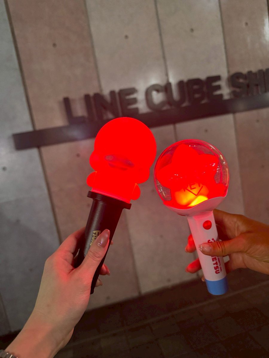 今日はまりこさんと純烈のライブに✨
初めて行ったけど楽しかった！
普段はいかないジャンルだったので
新鮮かつ色々学びも🤔
推し活❣️
イケおじもお肌綺麗でした！😌
さて、ゆっくり休んでたくさんリフレッシュしたので、また明日からよろしくお願いいたします✨