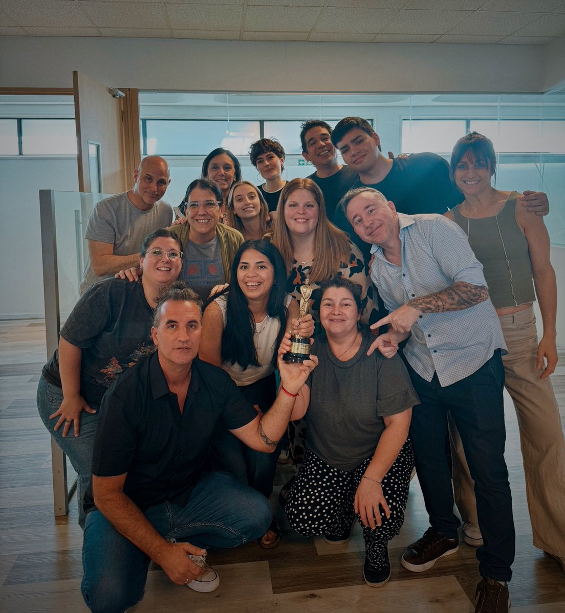 Intrusos's tweet image. ♥️El Team #Intrusos con el Martín fierro Latino, Ganador a Mejor Programa de Espectáculos.