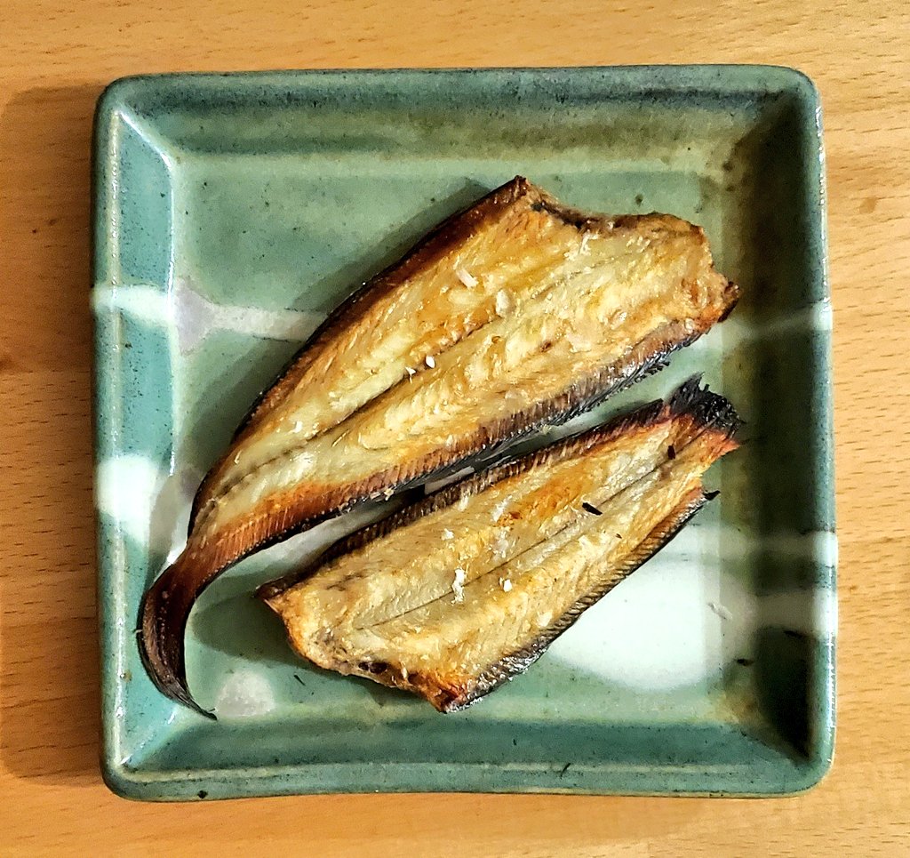 身が薄すぎて焼いたら煎餅みたいになった
とても淡白な白身魚